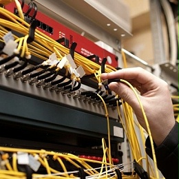 线缆做最优化布局，如何考虑光纤的使用标准？